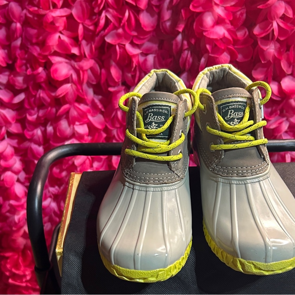 Bass Women’s Gray and Yellow Rain Boots